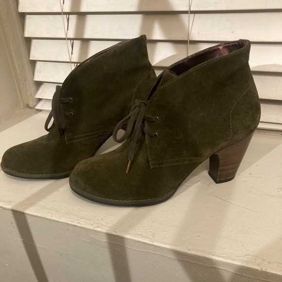 Indigo Shoes | Clarks Indigo Booties, Olive Suede | Size 8 - Picture 7 of 7